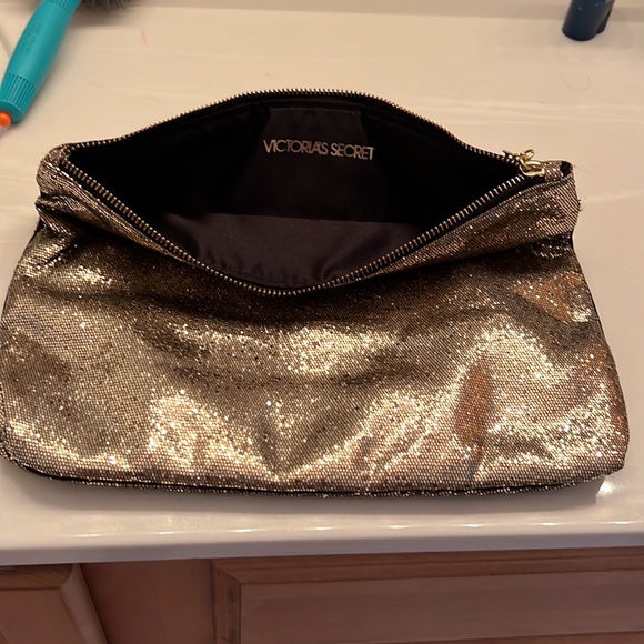 Gold - Picture 5 of 7